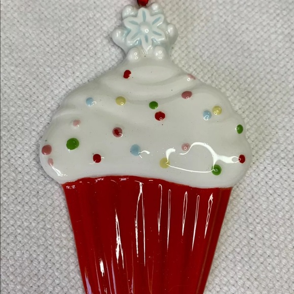 Amscan Grasslands Road Cupcake Christmas Tree Ornament Peace Joy & Cupcakes - Picture 2 of 7